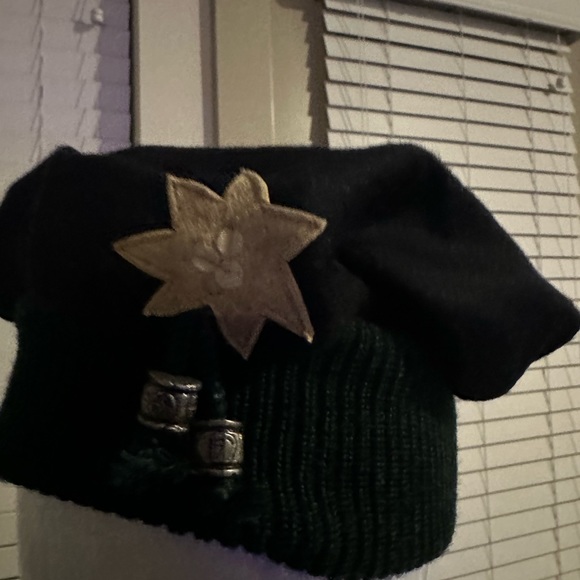 Kids Hat from Scotland so cute with Blue Coat. - Picture 3 of 4